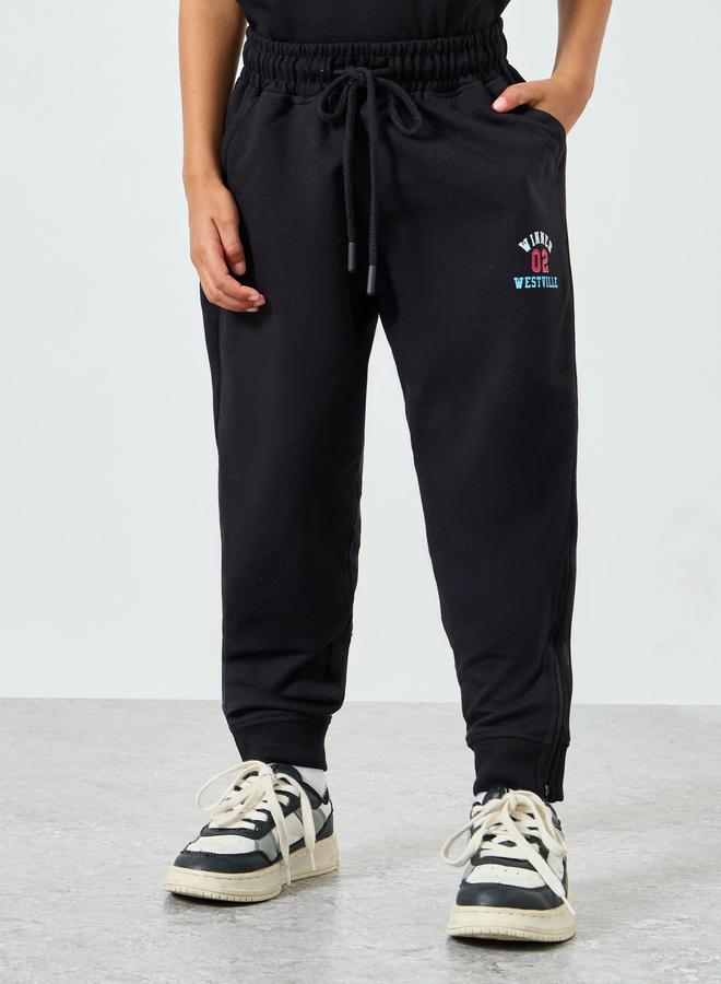 Styli Kids Black Cotton Joggers With Print Detail - Image 4